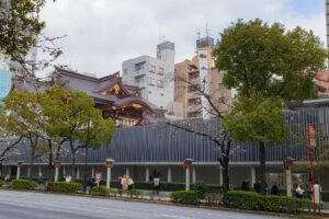 水天宮通りから撮影した水天宮の外観写真