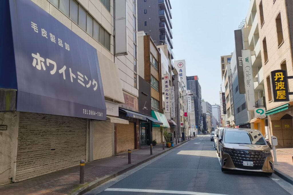 土日の東日本橋エリア問屋街の写真