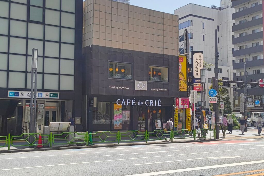 人形町駅出口を出てすぐのカフェの写真