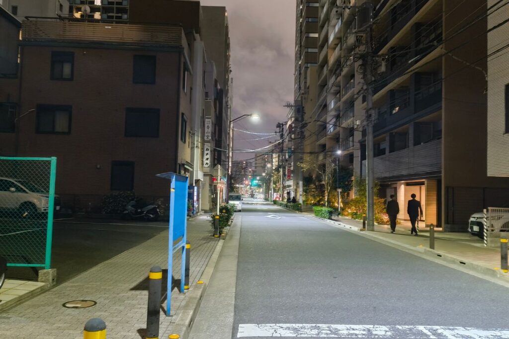 浜町住宅街の夜の写真　人気が少ない