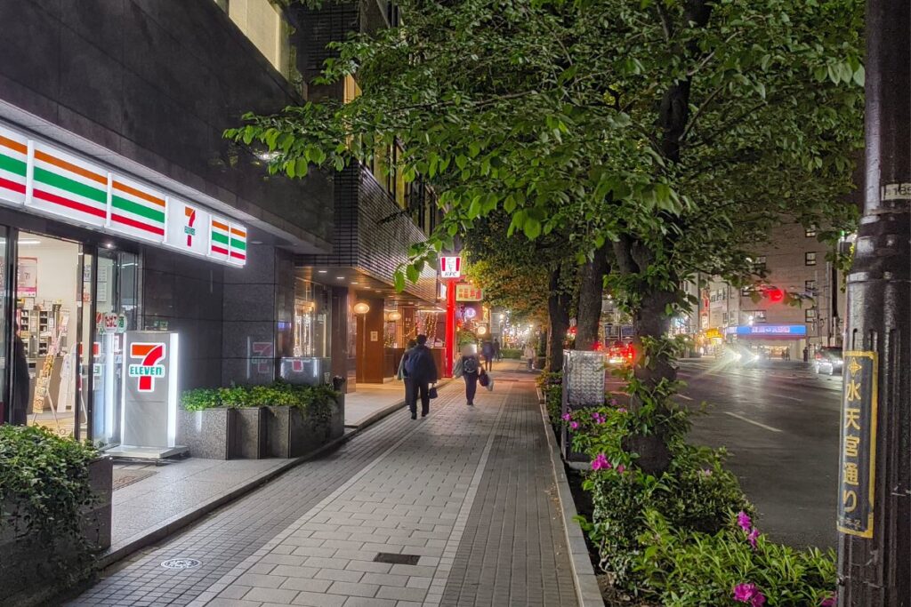 水天宮前駅周辺の夜の写真